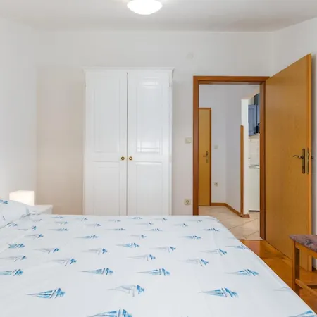 Apartment Seaside 067 By Guide Pula