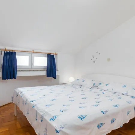 Apartment Seaside 067 By Guide Pula